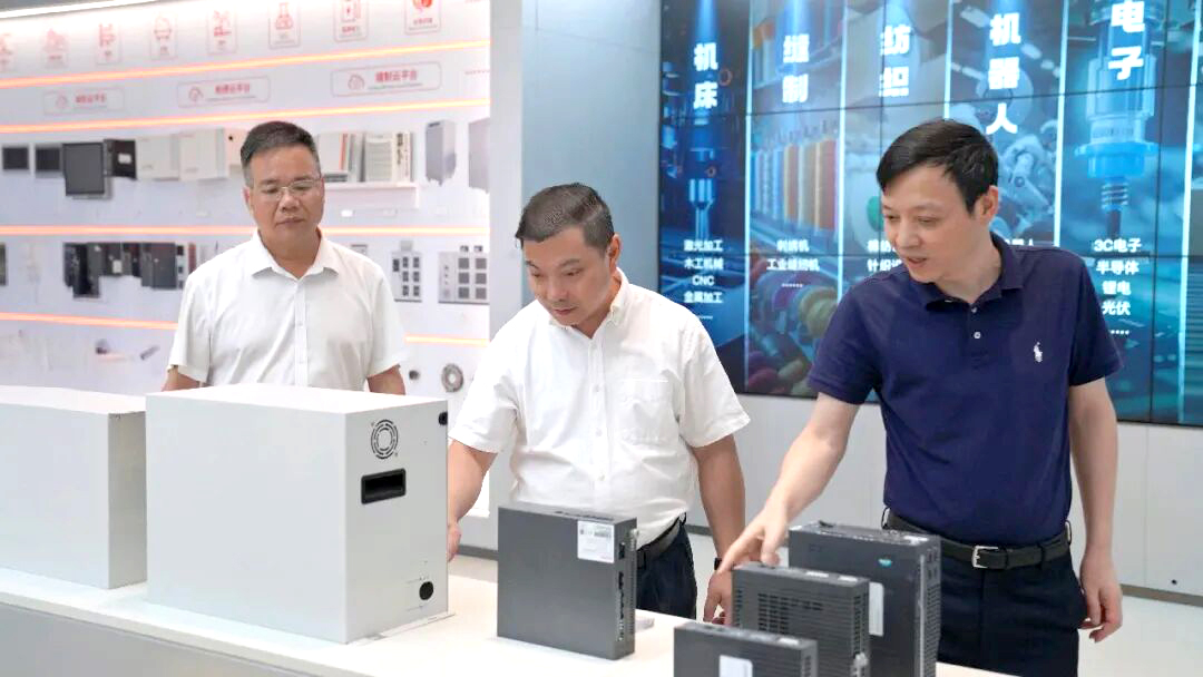 福州高新区领导一行莅临睿能科技调研指导(图1)